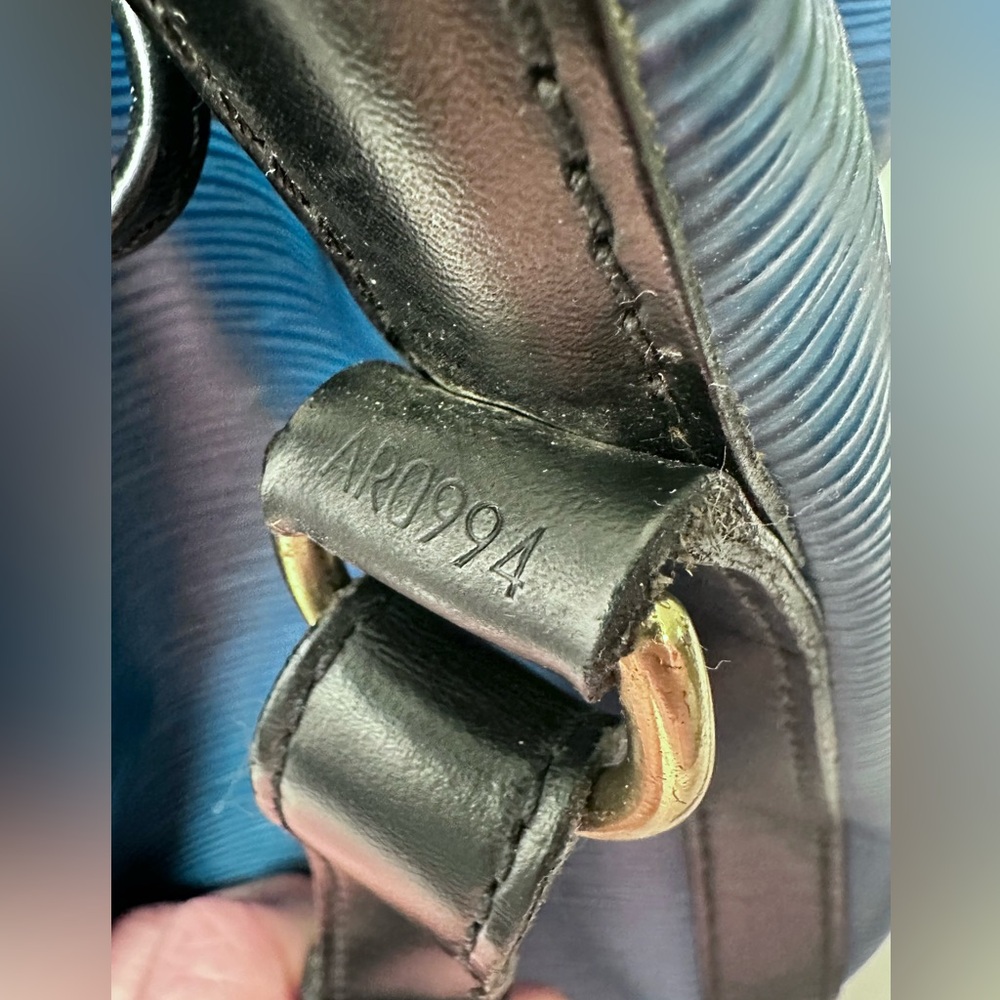 💙Vtg 90s LV Epi Leather Petit Noé Bucket Bag - Picture 9 of 16